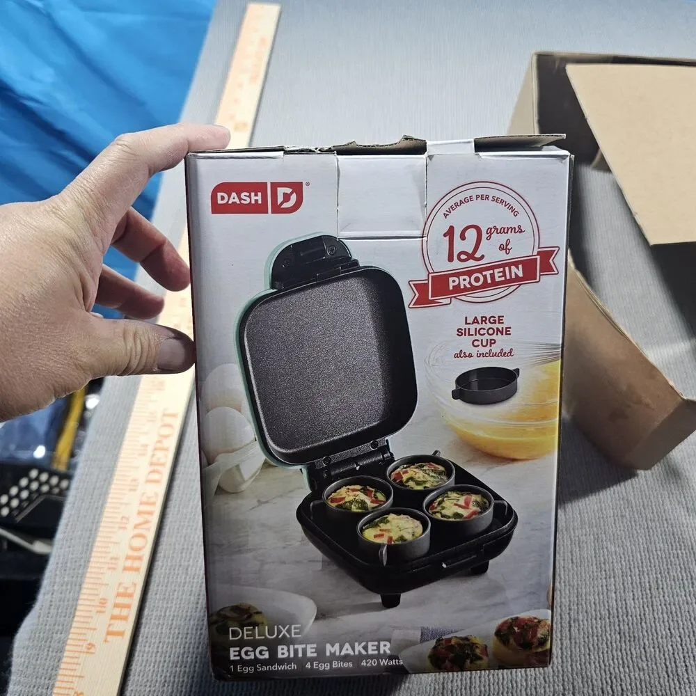 Dash Deluxe Egg Bite Maker Egg Cooker 420W 4-Bite Green Easy Clean Portable